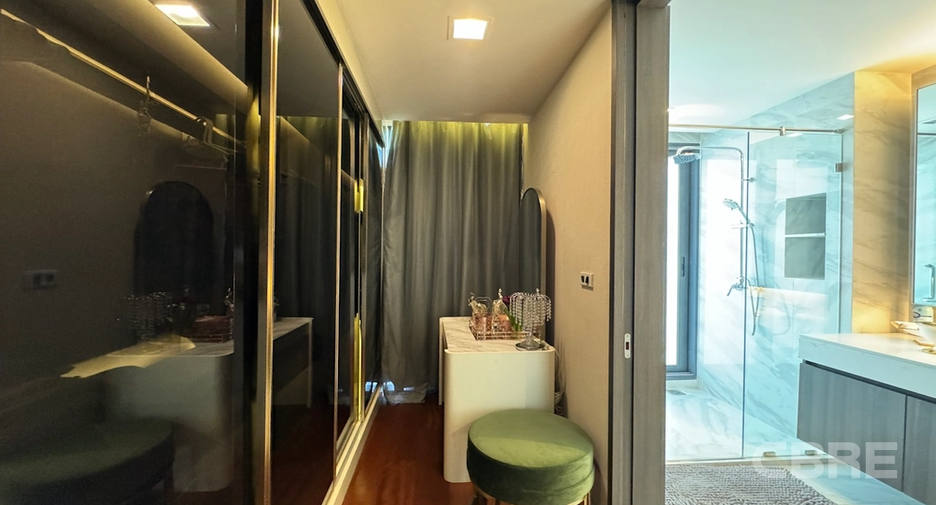 For sale 4 bedrooms house in Watthana, Bangkok