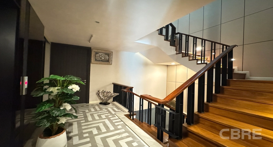 For sale 4 bedrooms house in Watthana, Bangkok
