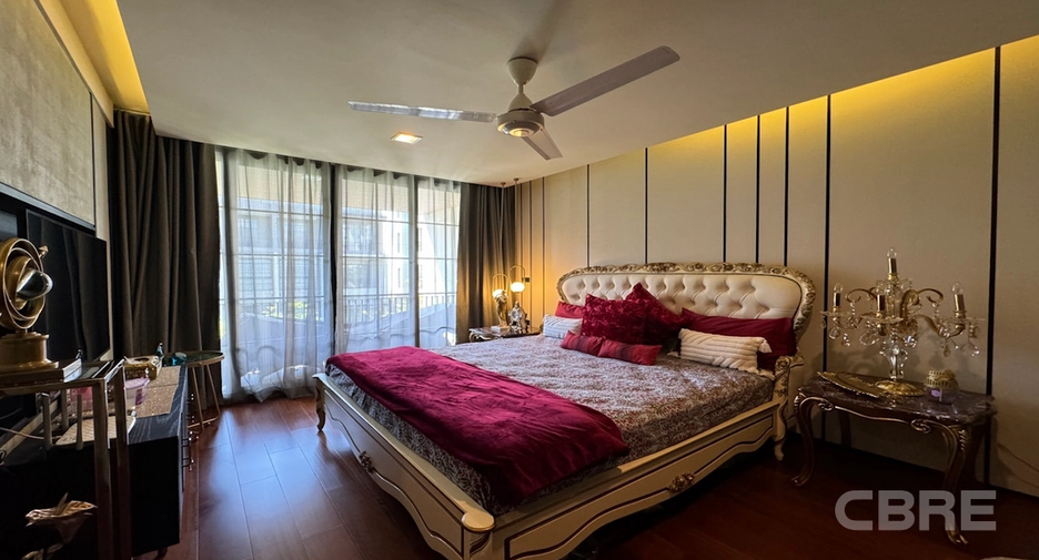 For sale 4 bedrooms house in Watthana, Bangkok