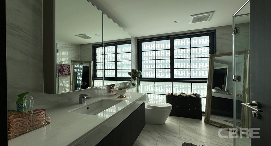For sale 4 bedrooms house in Watthana, Bangkok
