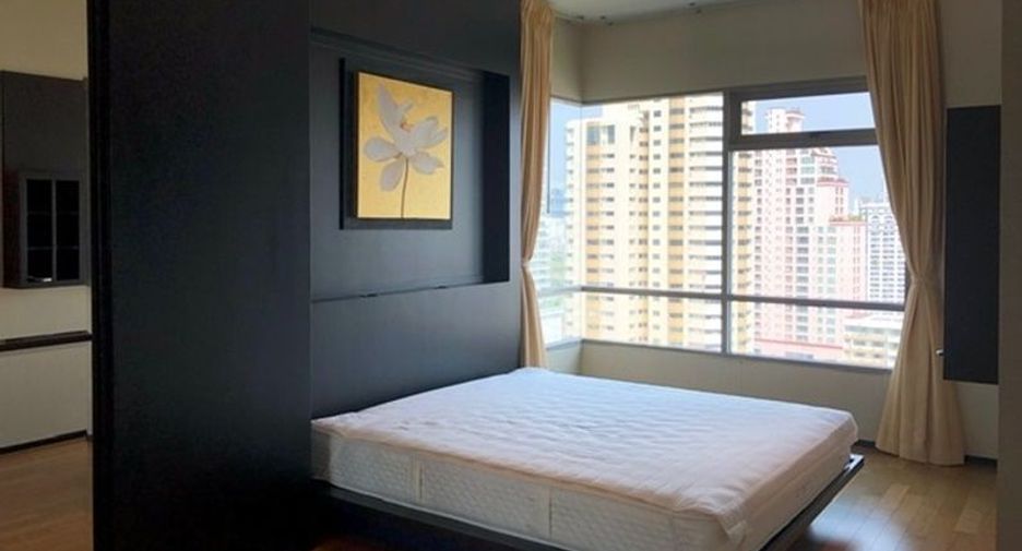 For rent 3 bedrooms condo in Khlong Toei, Bangkok