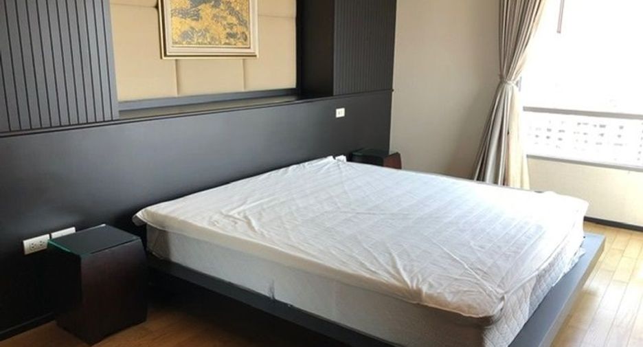 For rent 3 bedrooms condo in Khlong Toei, Bangkok