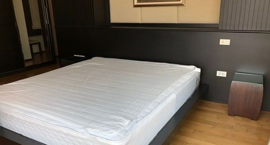 For rent 3 bedrooms condo in Khlong Toei, Bangkok
