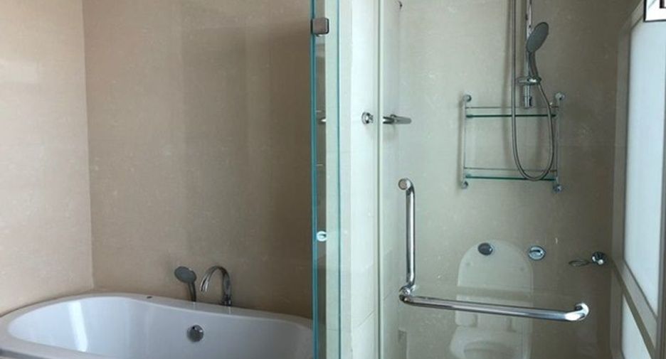 For rent 3 bedrooms condo in Khlong Toei, Bangkok
