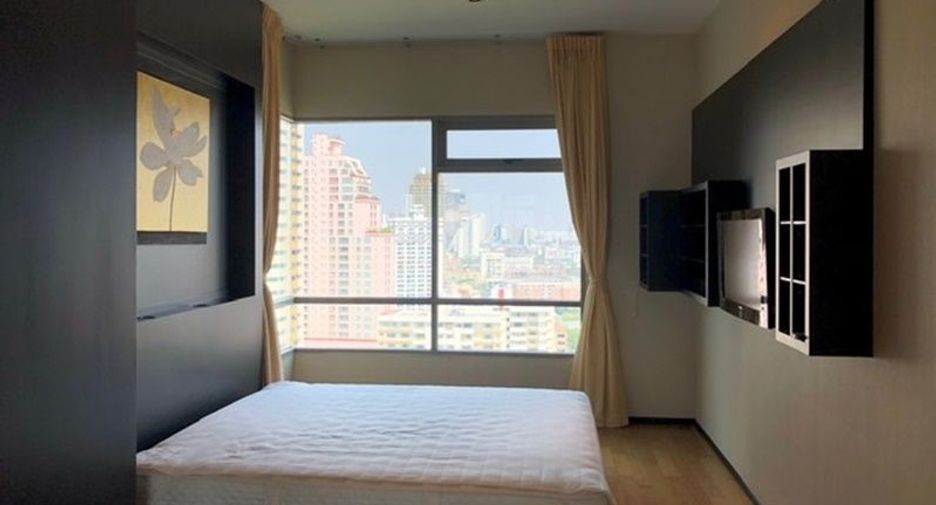 For rent 3 bedrooms condo in Khlong Toei, Bangkok