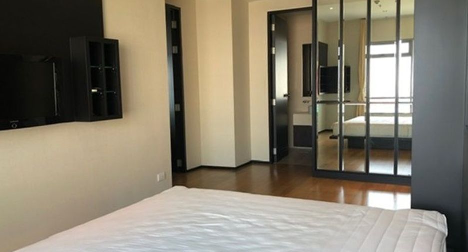 For rent 3 bedrooms condo in Khlong Toei, Bangkok