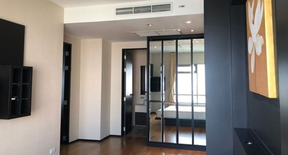 For rent 3 bedrooms condo in Khlong Toei, Bangkok
