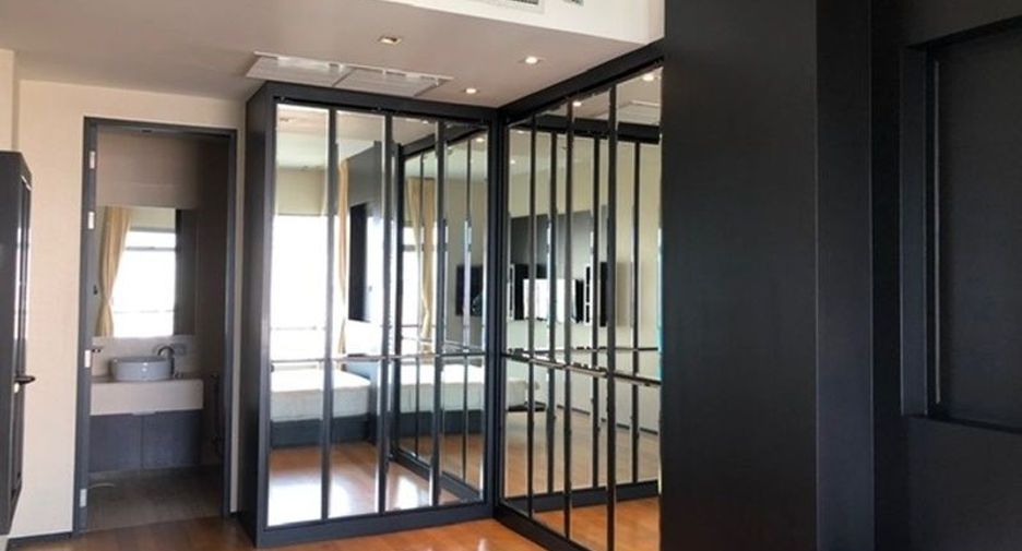 For rent 3 bedrooms condo in Khlong Toei, Bangkok