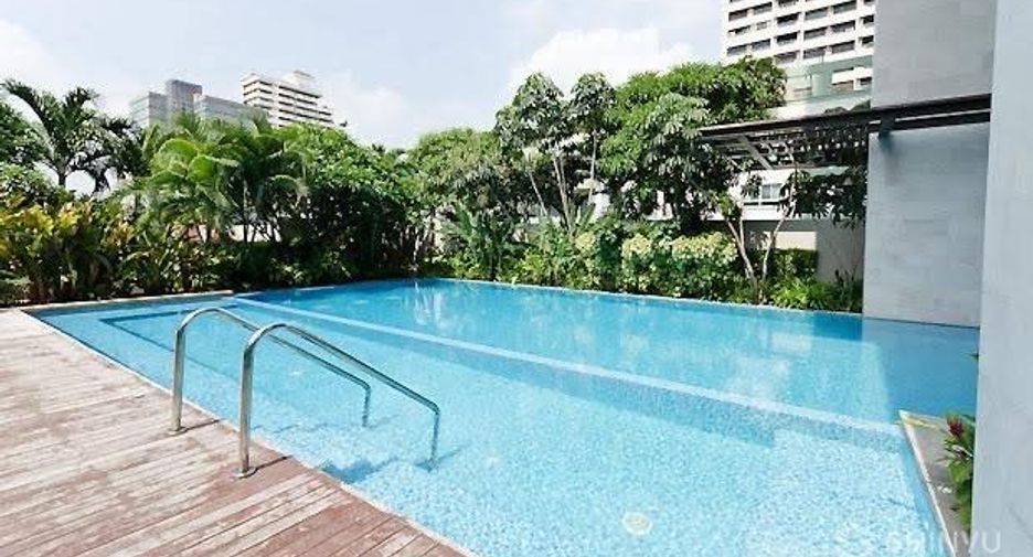 For rent 3 bedrooms condo in Khlong Toei, Bangkok