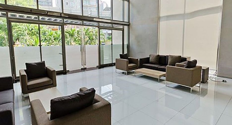 For rent 3 bedrooms condo in Khlong Toei, Bangkok