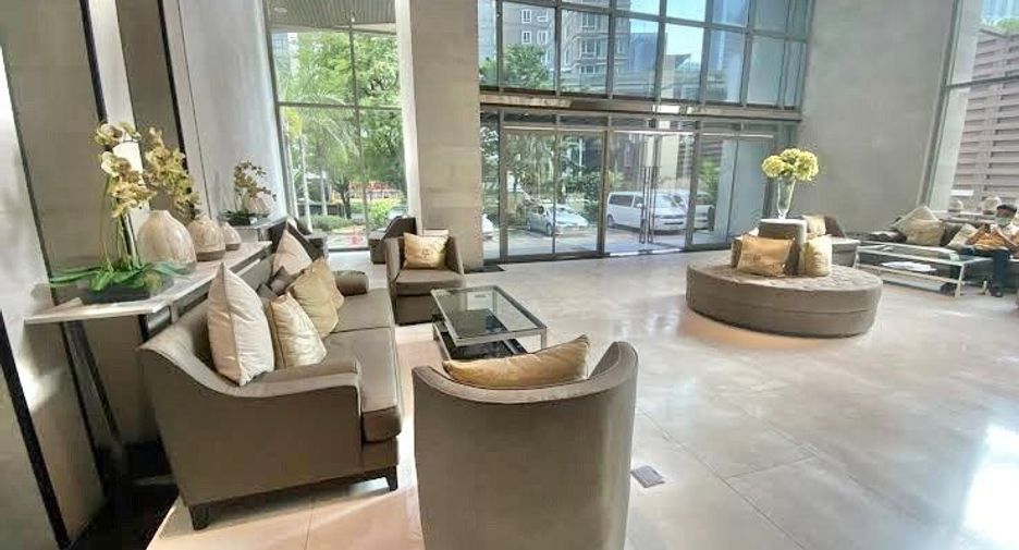 For rent 3 bedrooms condo in Khlong Toei, Bangkok