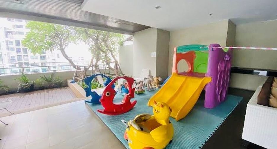 For rent 3 bedrooms condo in Khlong Toei, Bangkok