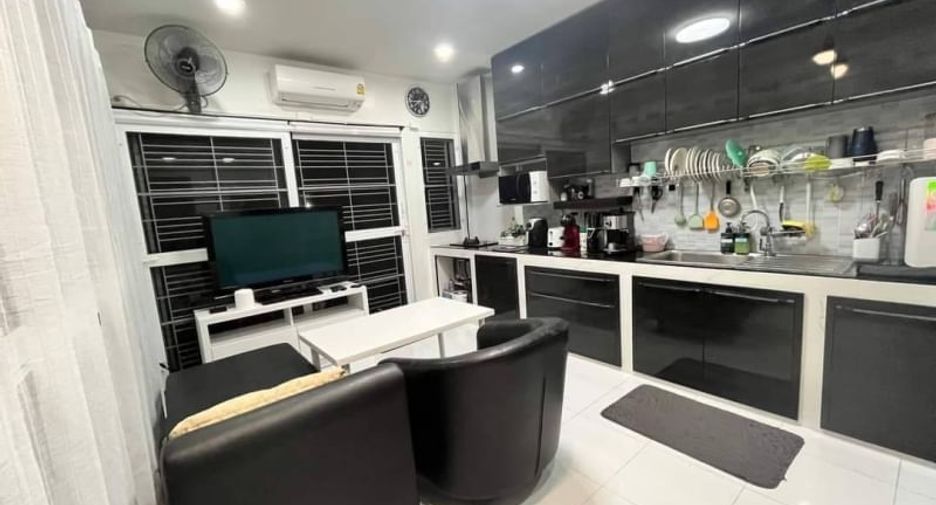 For sale 4 bedrooms house in Si Racha, Chonburi