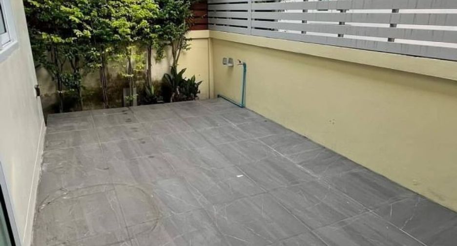 For sale 4 bedrooms house in Si Racha, Chonburi