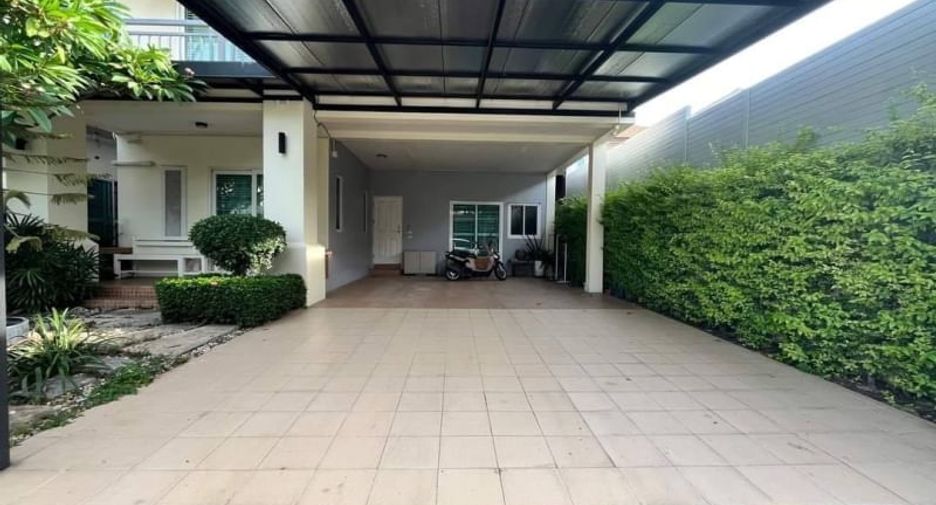 For sale 4 bedrooms house in Si Racha, Chonburi