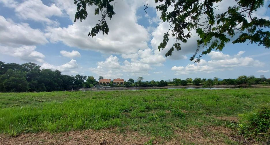 À vendre terrain à Bang Lamung, Chonburi