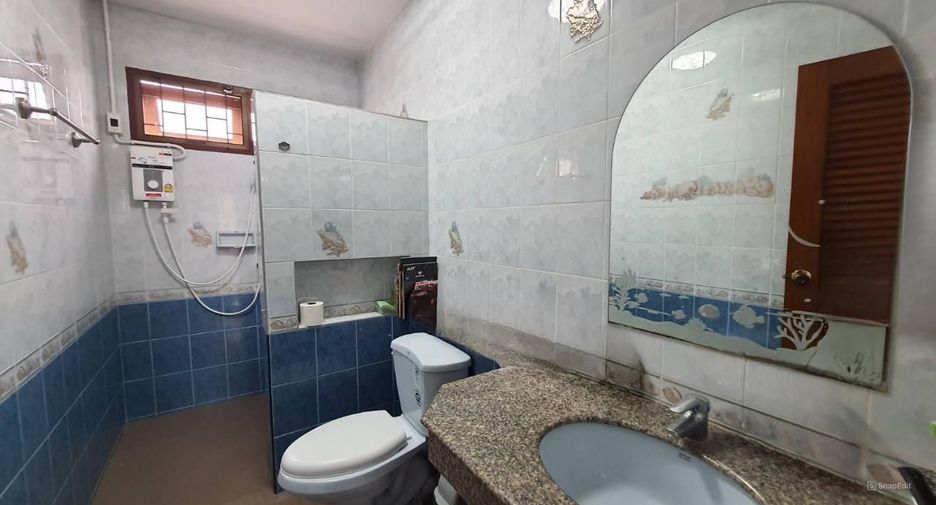 For sale 4 bedrooms house in Phra Khanong, Bangkok