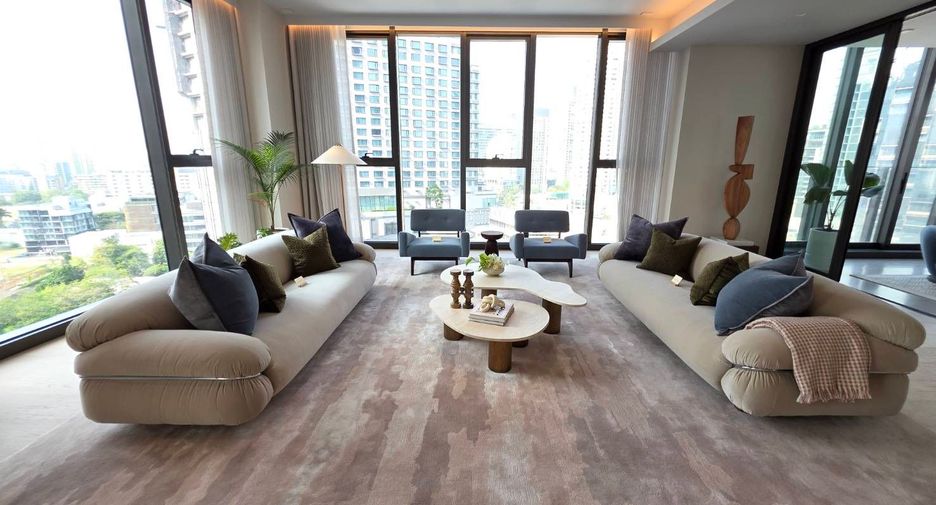 For sale 4 bedrooms condo in Khlong Toei, Bangkok