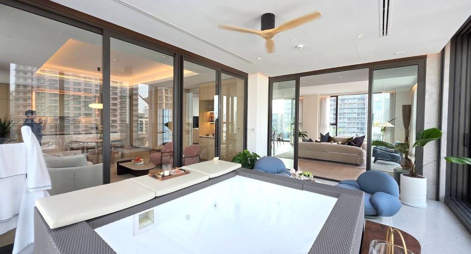 For sale 4 bedrooms condo in Khlong Toei, Bangkok