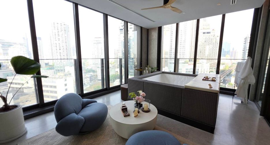 For sale 4 bedrooms condo in Khlong Toei, Bangkok