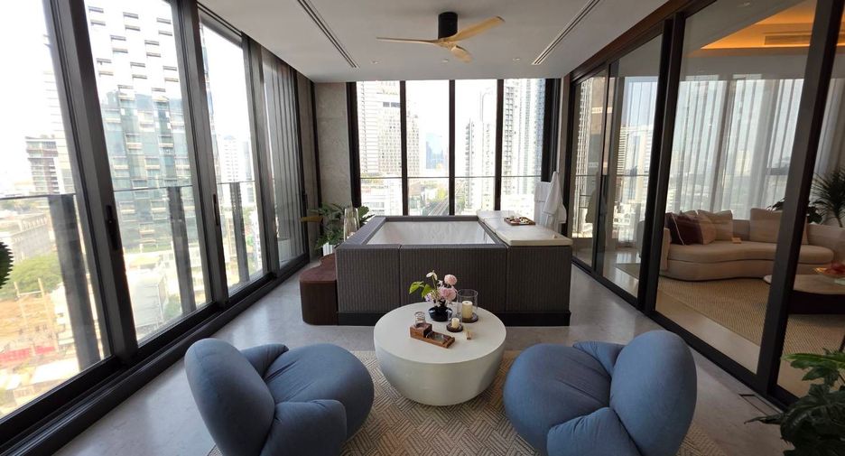 For sale 4 bedrooms condo in Khlong Toei, Bangkok