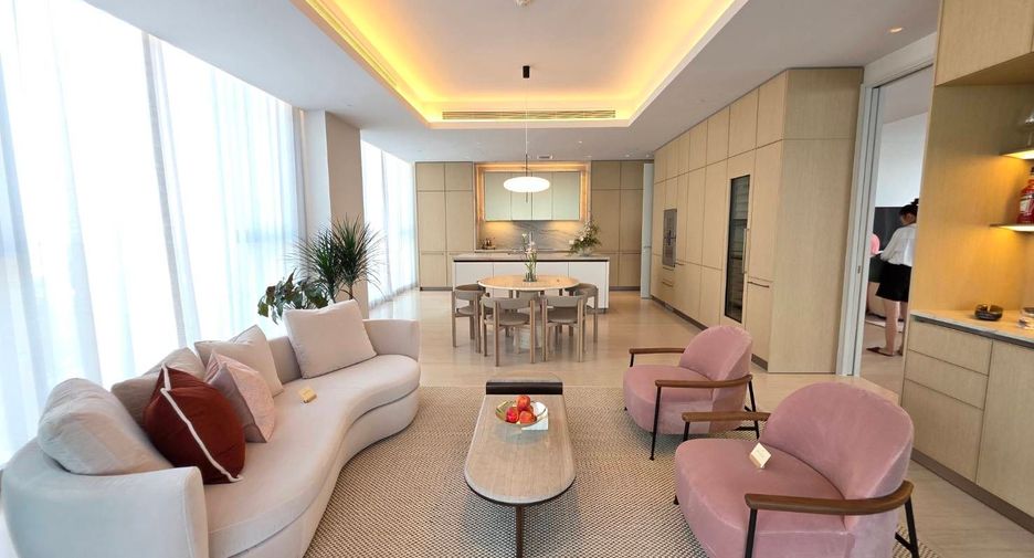 For sale 4 bedrooms condo in Khlong Toei, Bangkok
