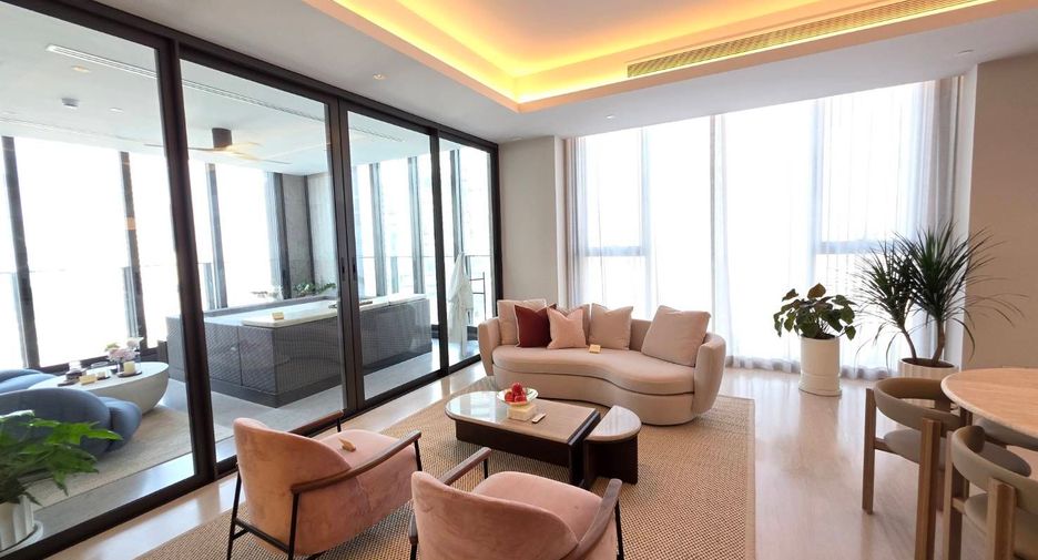 For sale 4 bedrooms condo in Khlong Toei, Bangkok