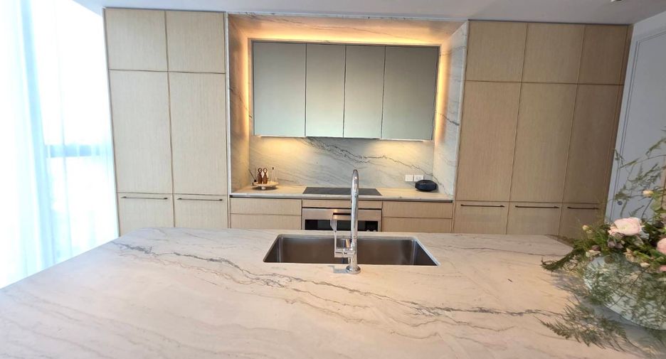 For sale 4 bedrooms condo in Khlong Toei, Bangkok