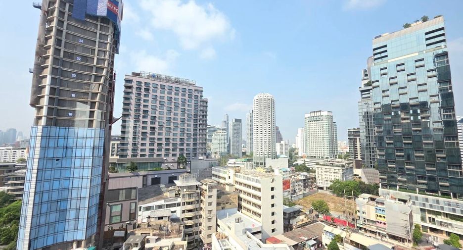 For sale 4 bedrooms condo in Khlong Toei, Bangkok