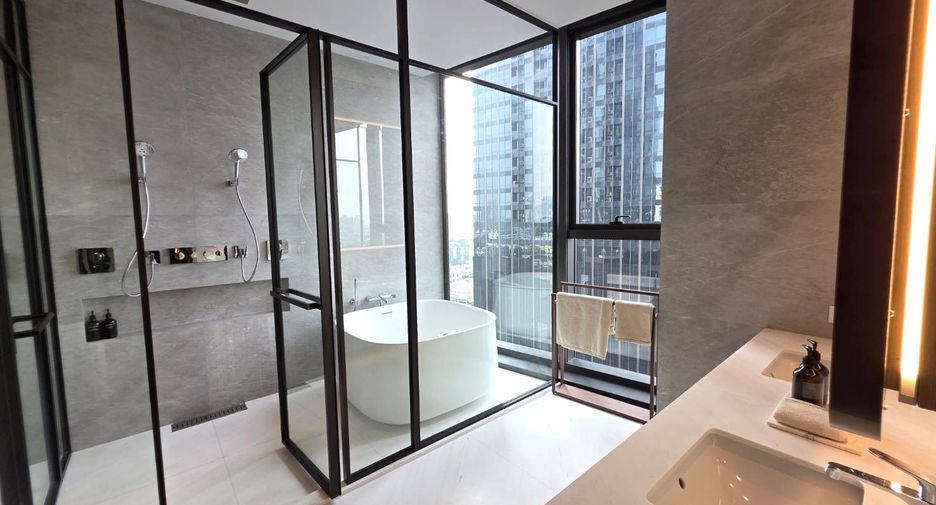 For sale 4 bedrooms condo in Khlong Toei, Bangkok