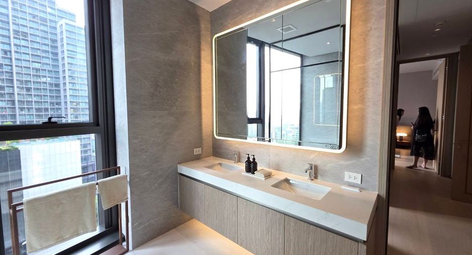 For sale 4 bedrooms condo in Khlong Toei, Bangkok