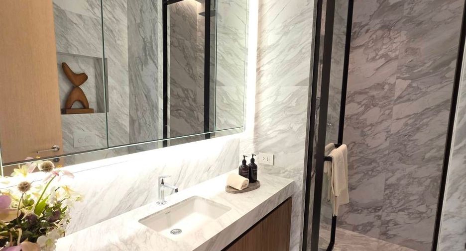 For sale 4 bedrooms condo in Khlong Toei, Bangkok