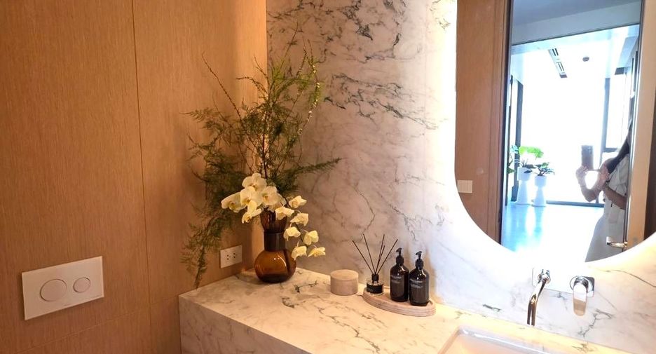 For sale 4 bedrooms condo in Khlong Toei, Bangkok