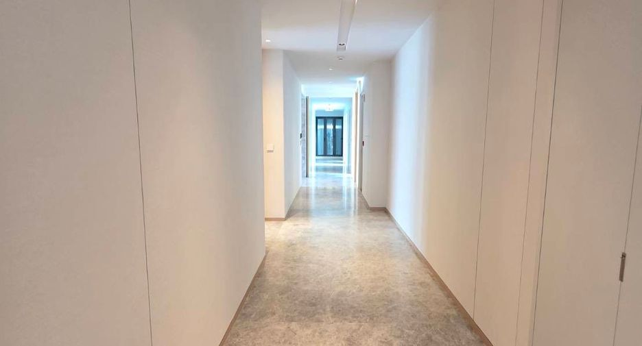 For sale 4 bedrooms condo in Khlong Toei, Bangkok