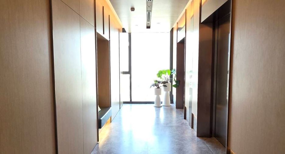 For sale 4 bedrooms condo in Khlong Toei, Bangkok