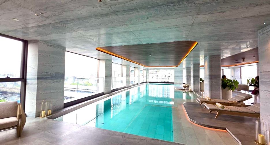 For sale 4 bedrooms condo in Khlong Toei, Bangkok