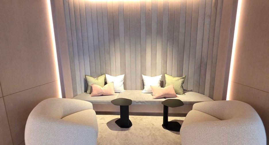 For sale 4 bedrooms condo in Khlong Toei, Bangkok