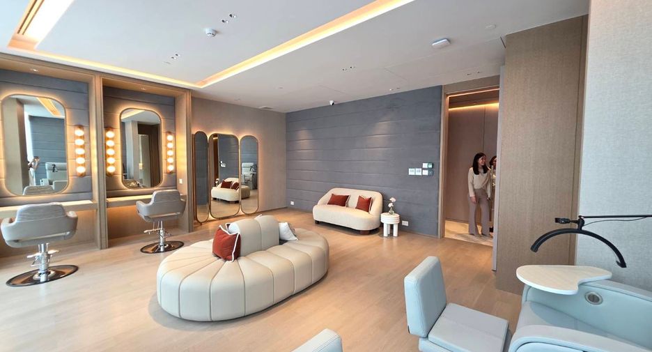 For sale 4 bedrooms condo in Khlong Toei, Bangkok