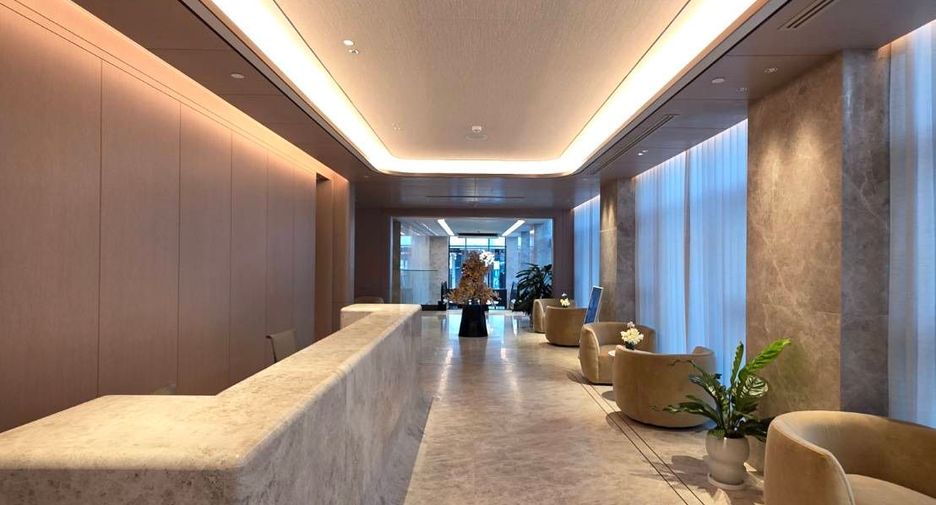 For sale 4 bedrooms condo in Khlong Toei, Bangkok