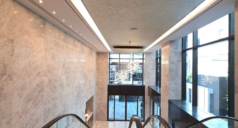 For sale 4 bedrooms condo in Khlong Toei, Bangkok