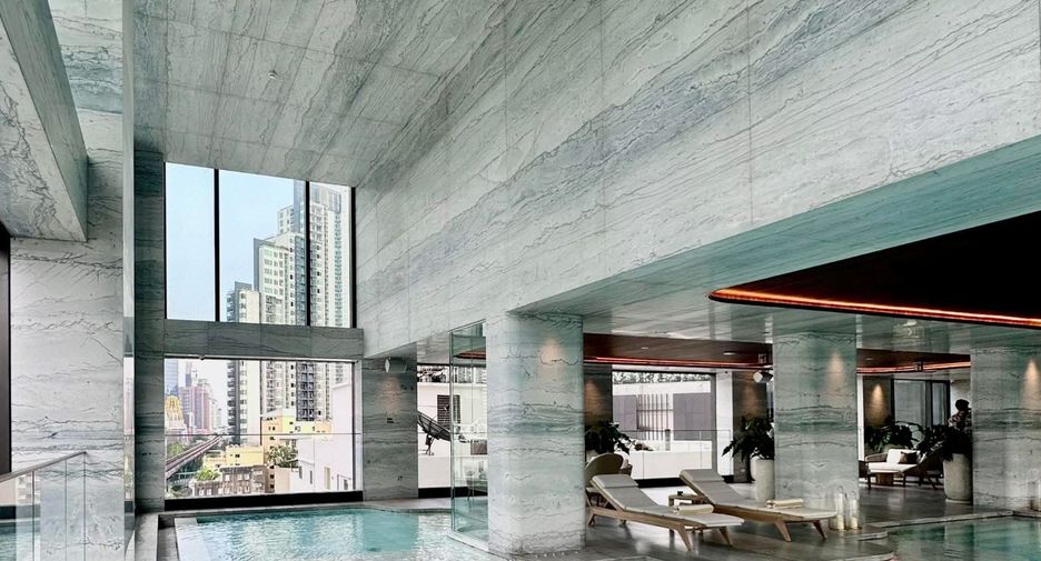 For sale 4 bedrooms condo in Khlong Toei, Bangkok