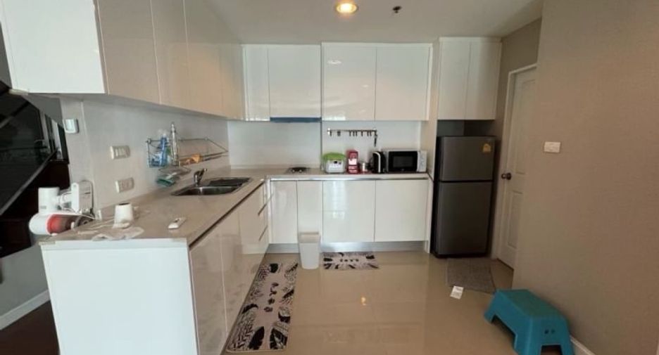 For rent 4 bed condo in Huai Khwang, Bangkok