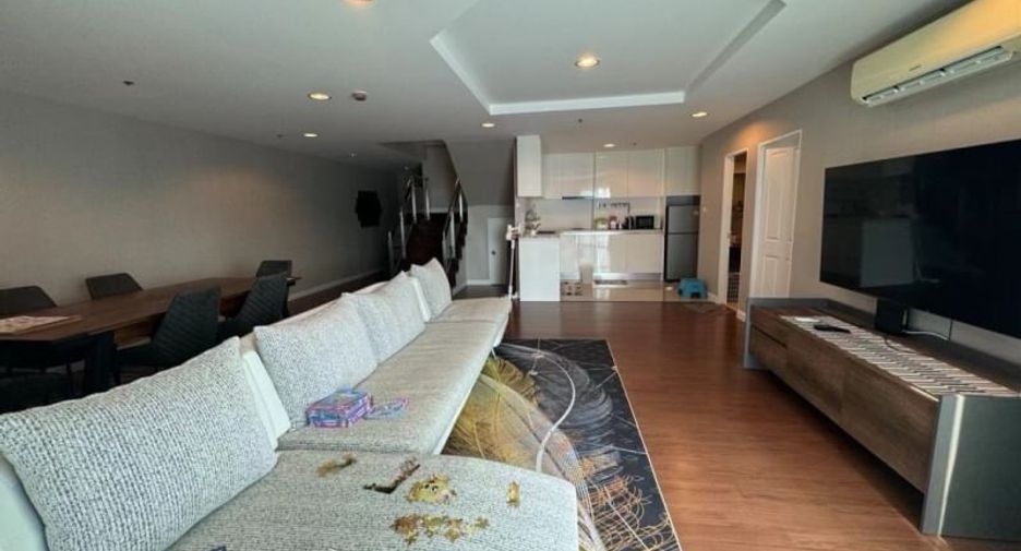 For rent 4 bed condo in Huai Khwang, Bangkok
