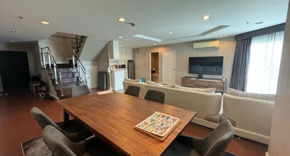 For rent 4 bed condo in Huai Khwang, Bangkok
