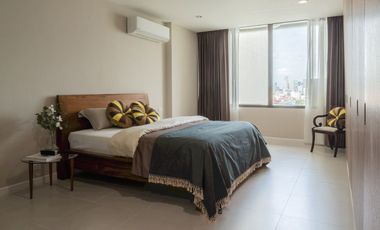 For rent 3 bedrooms condo in Bang Rak, Bangkok