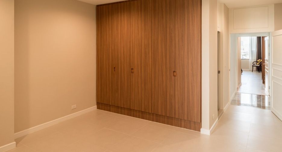 For rent 3 bedrooms condo in Bang Rak, Bangkok