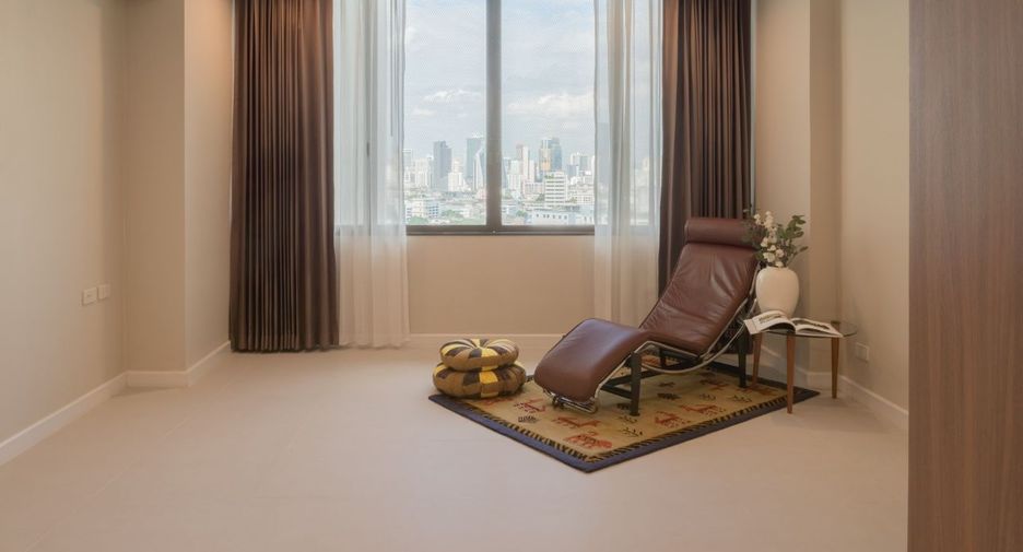 For rent 3 bedrooms condo in Bang Rak, Bangkok