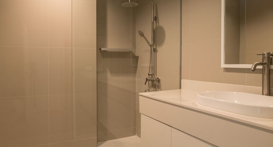 For rent 3 bedrooms condo in Bang Rak, Bangkok