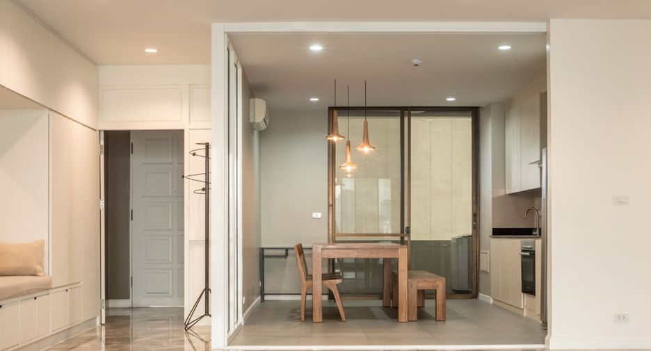 For rent 3 bedrooms condo in Bang Rak, Bangkok