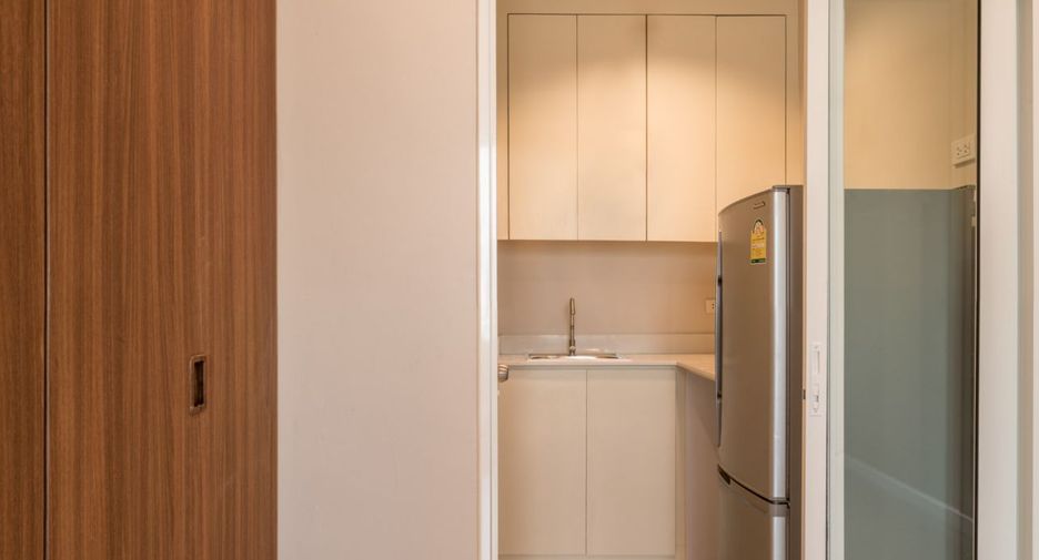 For rent 3 bedrooms condo in Bang Rak, Bangkok